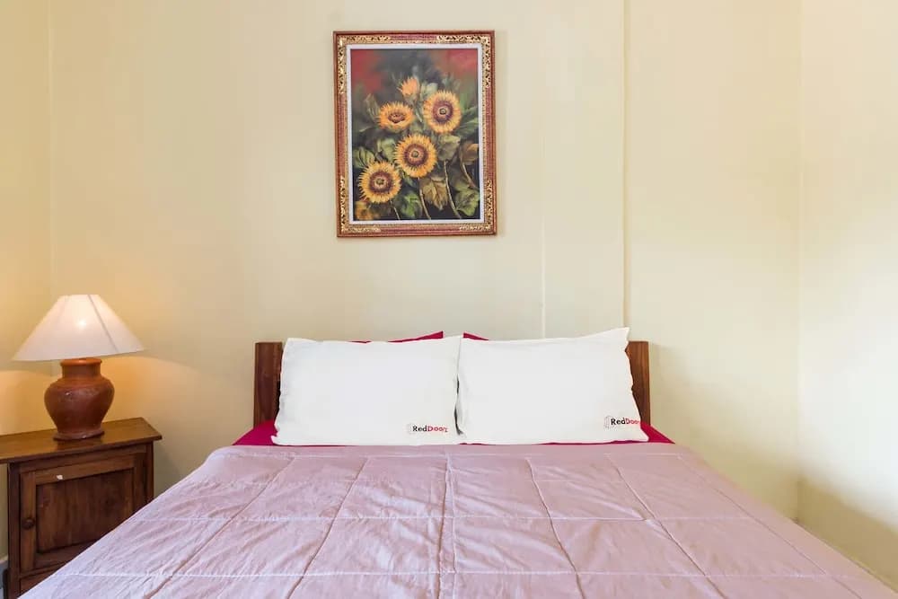 RedDoorz near Duyung Beach Sanur - photo 5