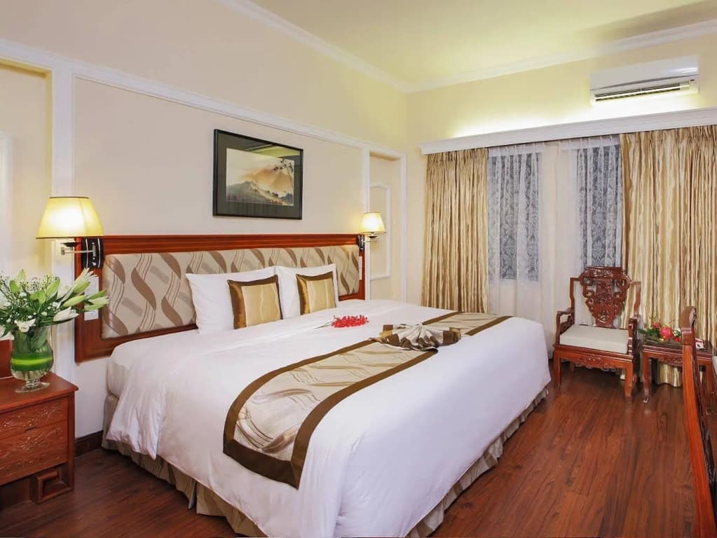 Royal Saigon - photo 3