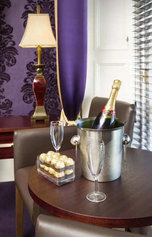 New Town Hotel - photo 9