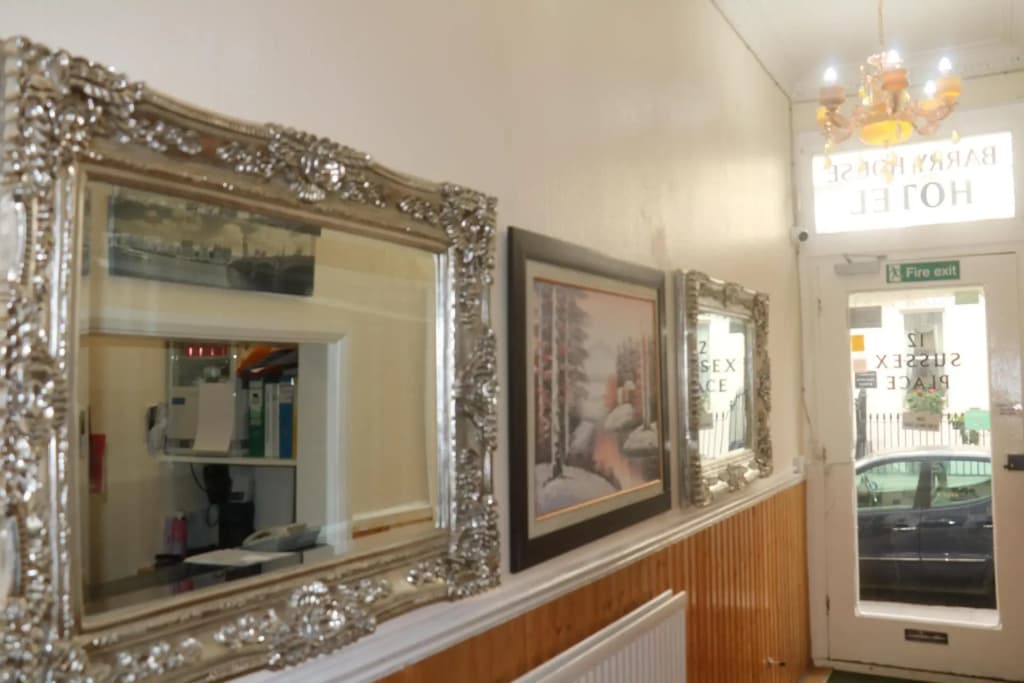 Barry House - photo 14