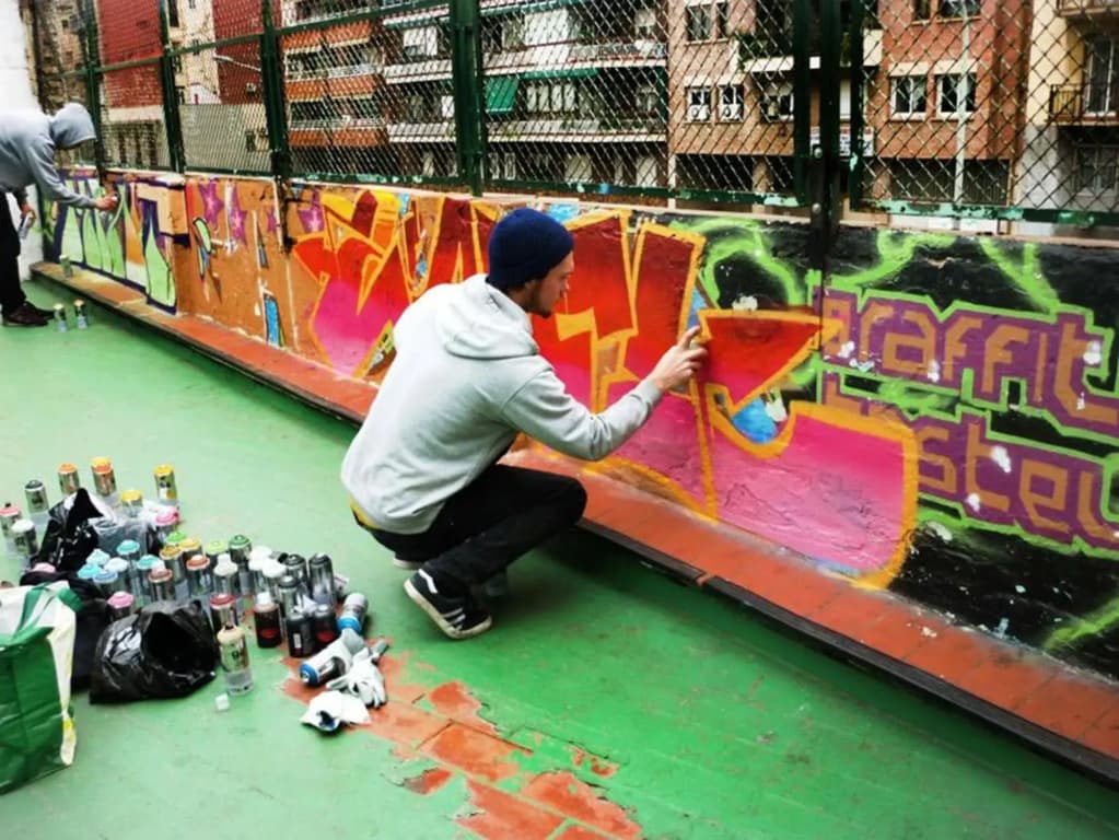 No Limit Hostel Graffiti - photo 18