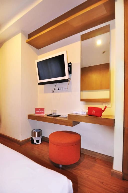 ZEN Rooms Surawong - photo 8