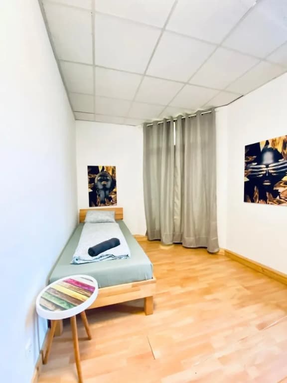 Stylish Shared 3-Bedroom Stay Near City - photo 23