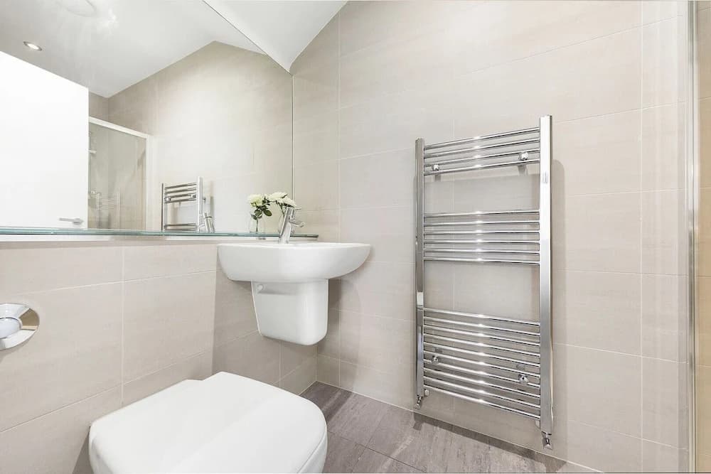 Modernist Whites - photo 7
