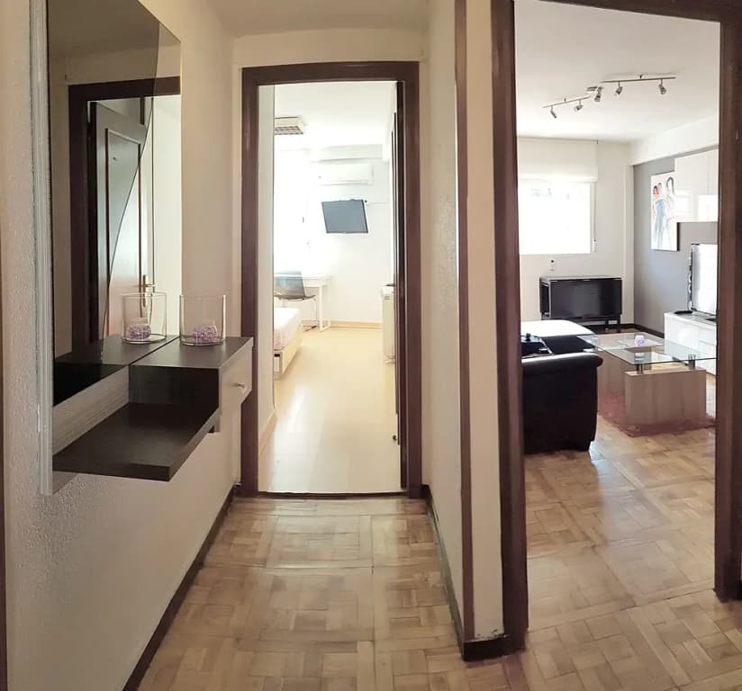 Modern and Comfortable Madrid Flat - photo 16