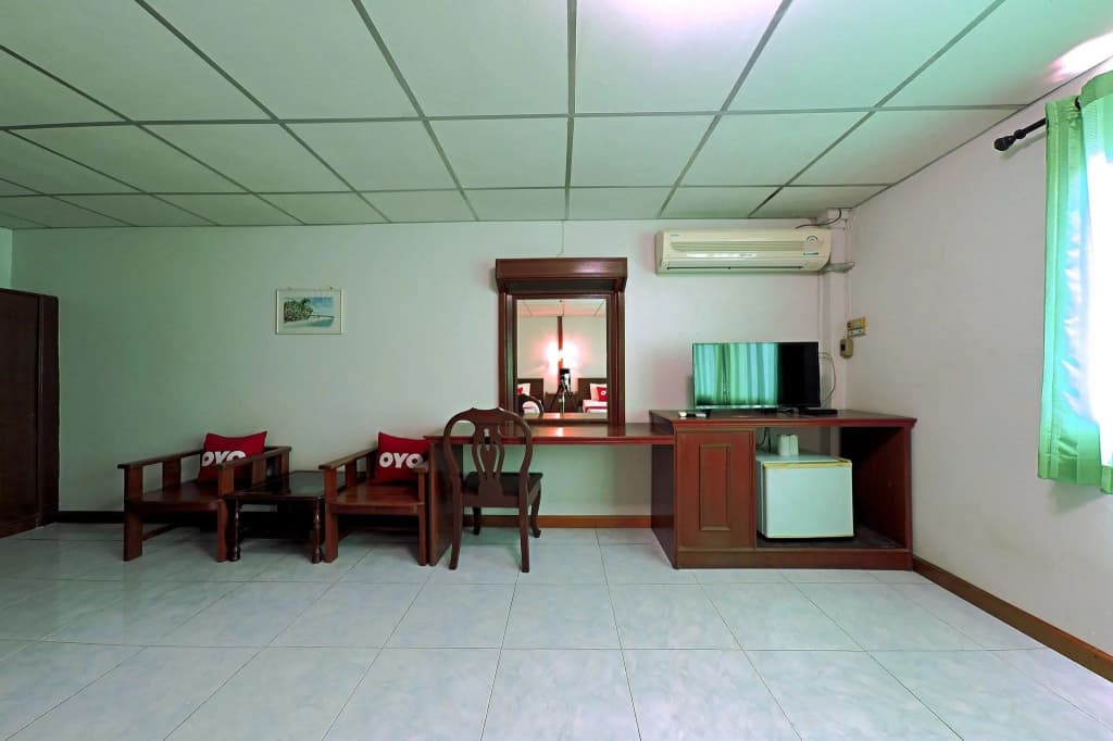 OYO 468 Dumrong Town Hotel - photo 3