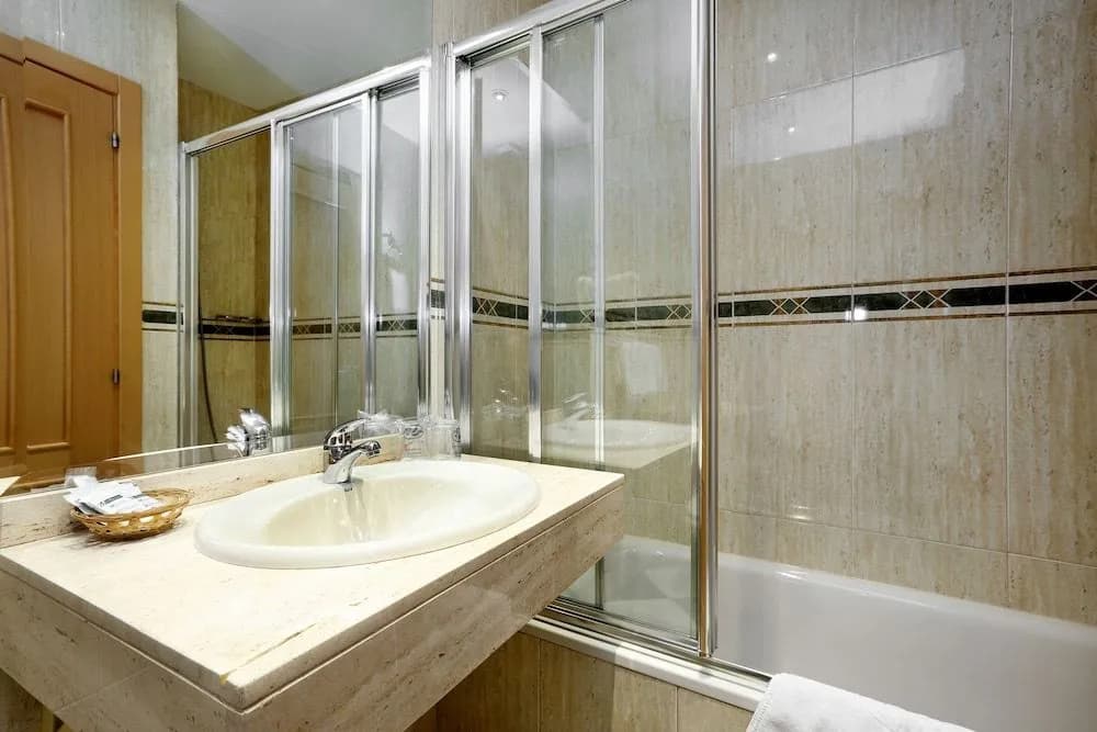 Hostal Sil & Serranos - photo 8