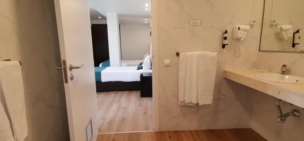 Lisbon City Hotel - photo 50