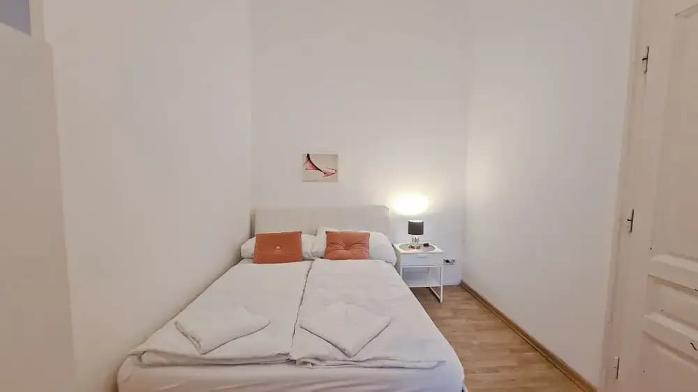 Modern 2BR Apt Long Stays Sleeps 5 - photo 4