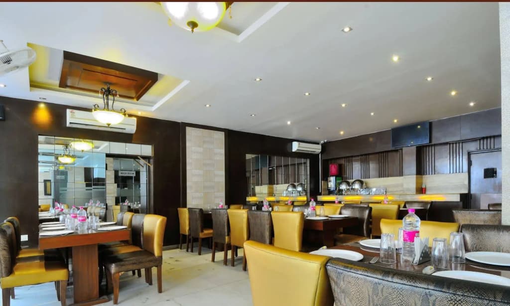 Hotel The Raj - photo 15