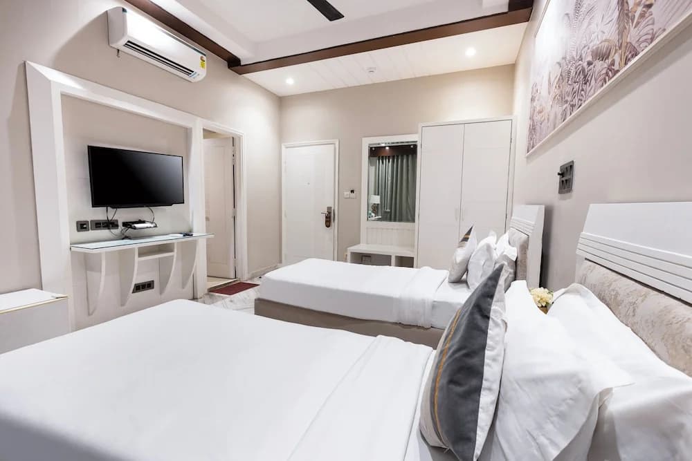 Hotel Bellvue - photo 23