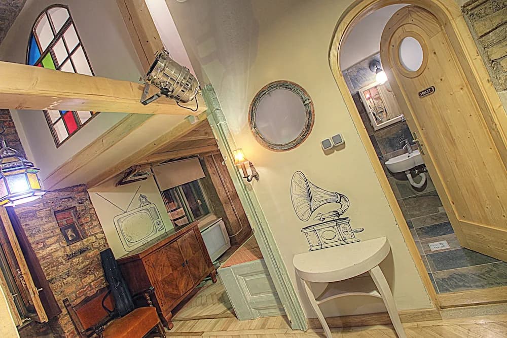 Lavender Circus Hostel And Apartments - photo 13