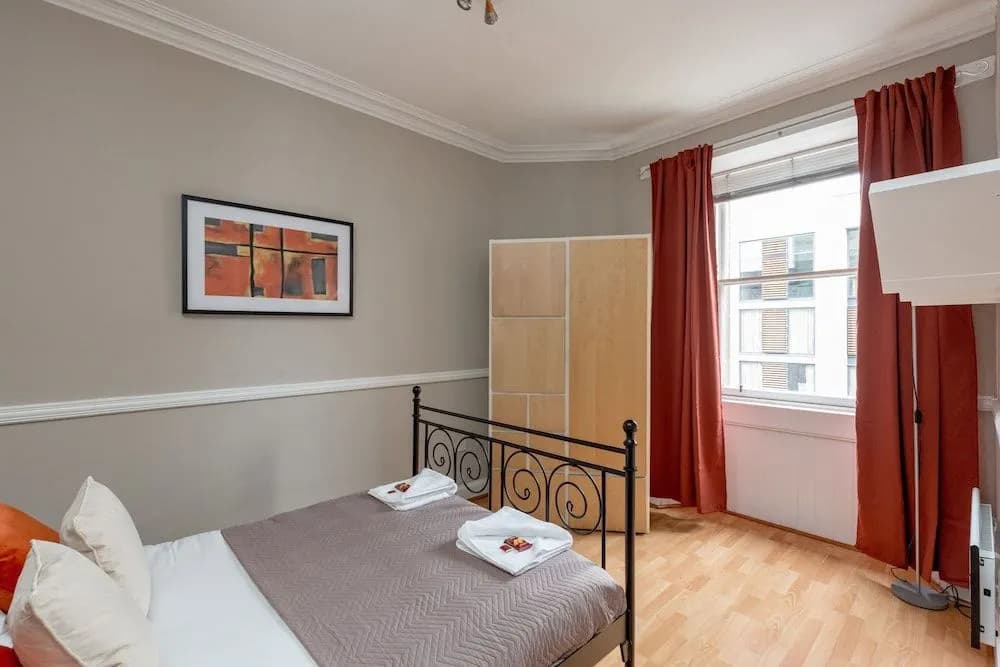 Silver Lining - St Leonard St Apartment - photo 4