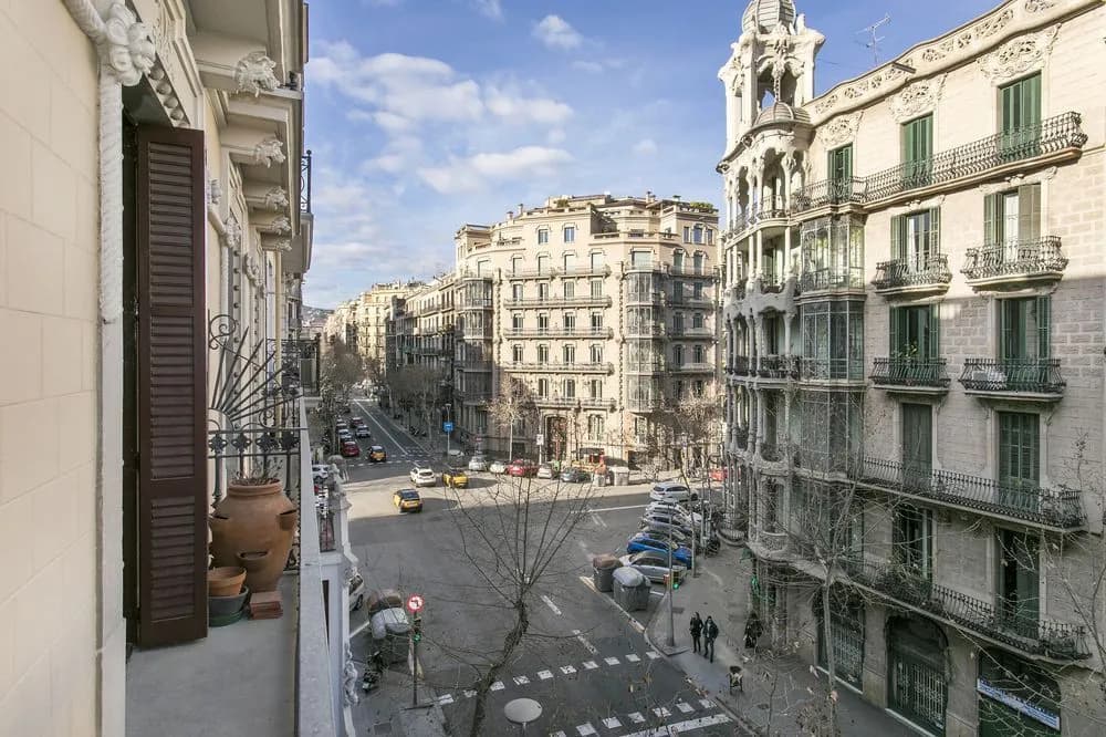 Spacious and luminous flat with balcony - photo 2