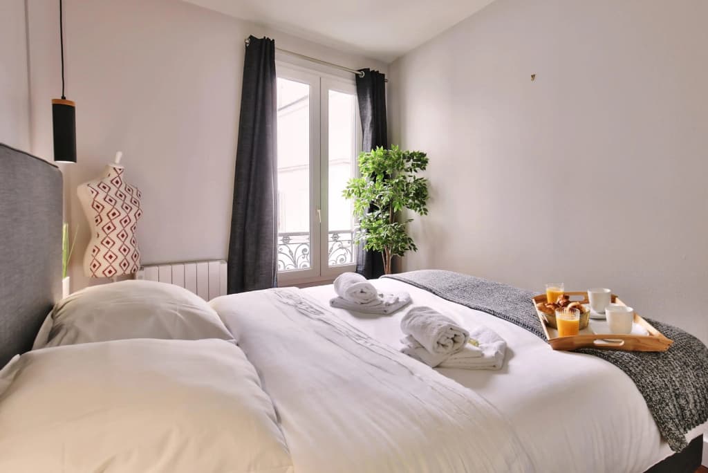 B 832 - Buttes Chaumont - Spacieux appartement - photo 2