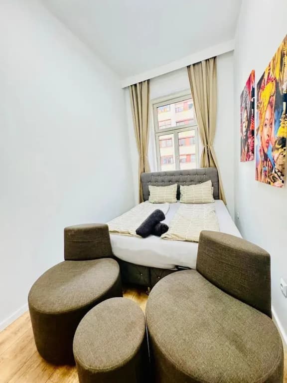 Stylish 9BR Apartment for 18 Guests - photo 28
