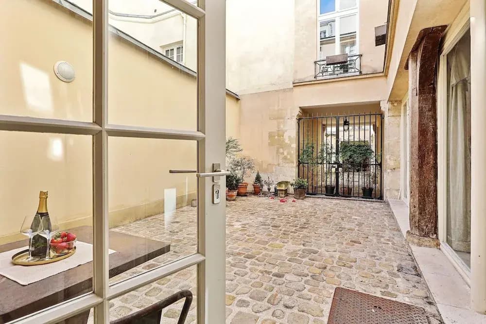 Chic 2BR 2BA near Place des Vosges - photo 10