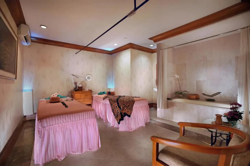 Menara Peninsula Hotel Jakarta - photo 40