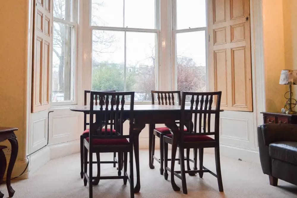 3 Bedroom Flat In Morningside - photo 6