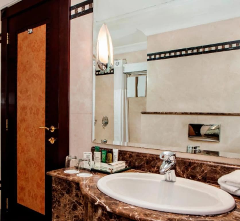 Corniche Hotel Sharjah - photo 10