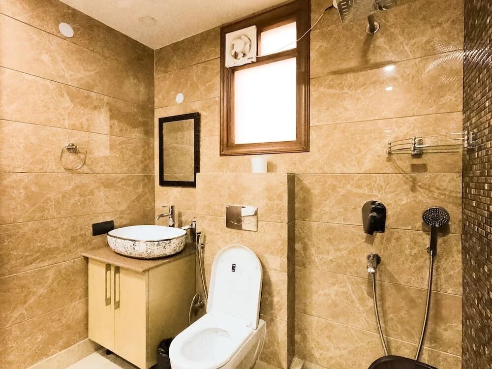 Under My Roof Luxury Apartment - photo 12