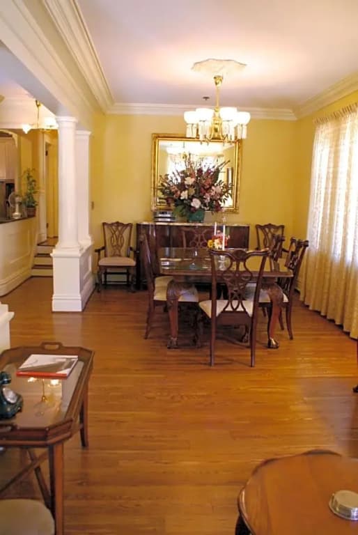 Nob Hill Inn - photo 16