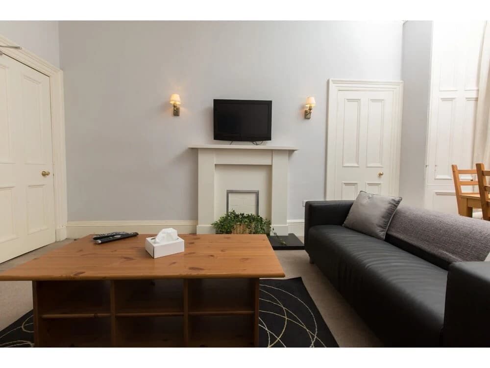 Spacious, Bright 5-br Flat for 10 in Edinburgh - photo 12