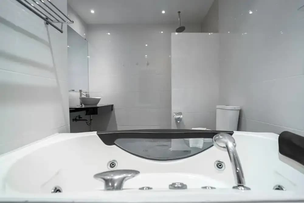 Hillside Seaview Residence - photo 13