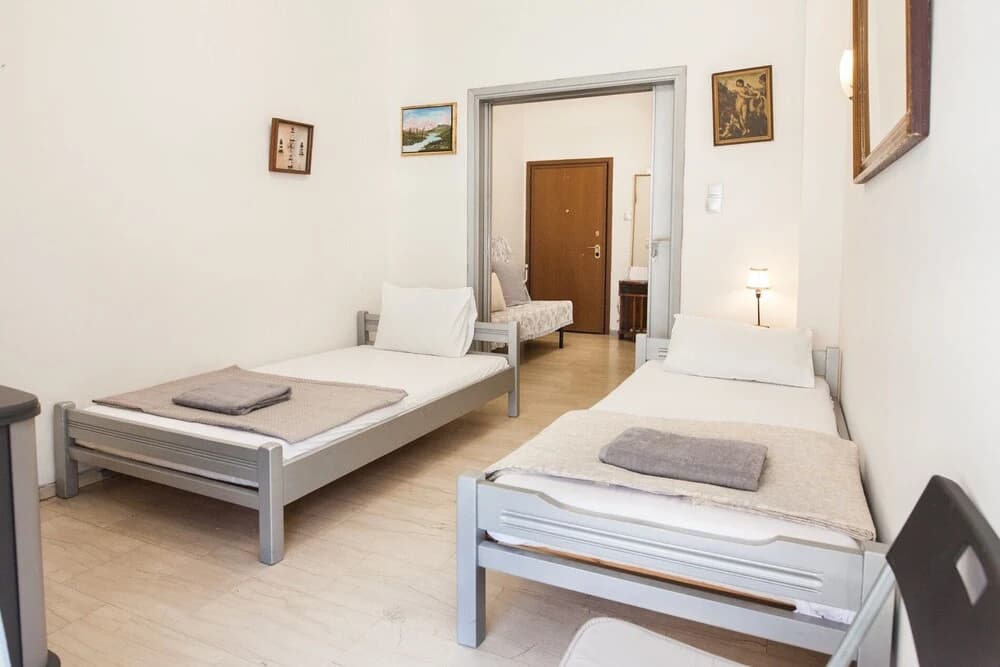 Charming 2 Bedroom apt next to Panormou - photo 3