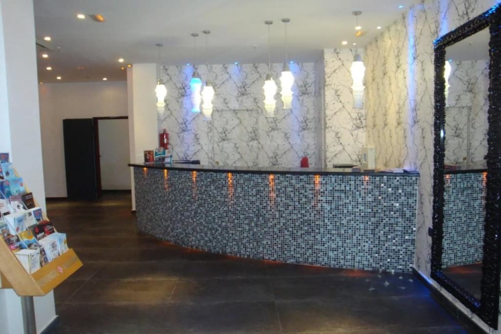 California Hotel - photo 13