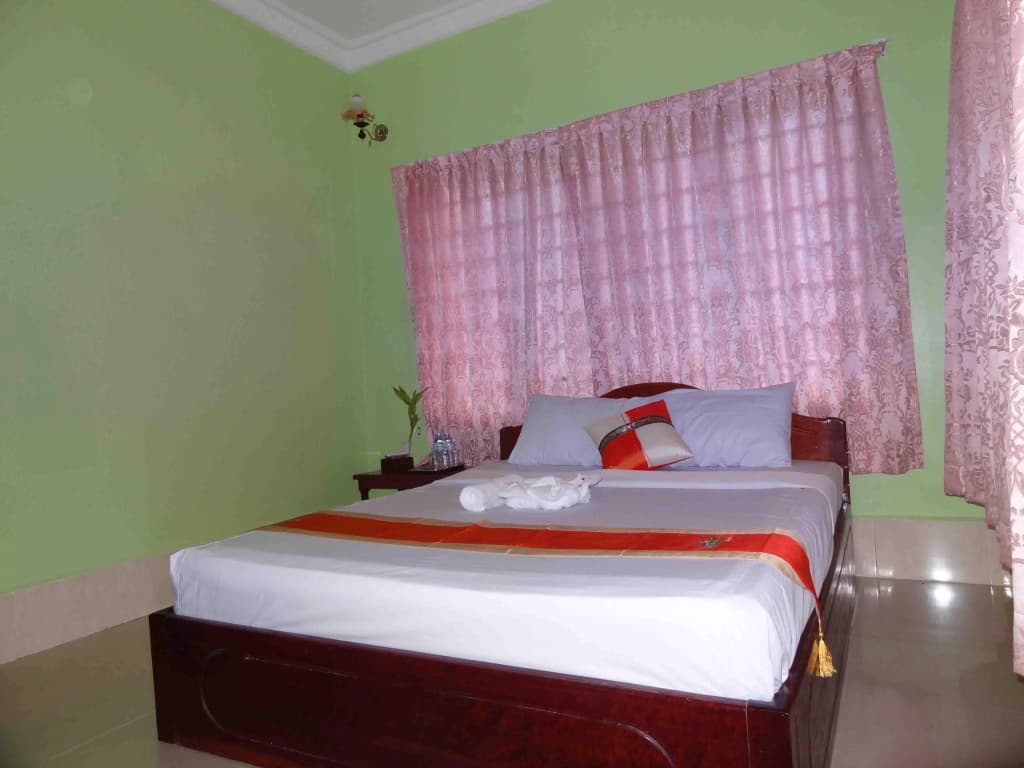 Cheata Inn - photo 2