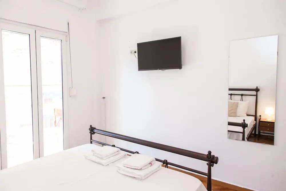 Beautiful new decorated apt in Athens - photo 2