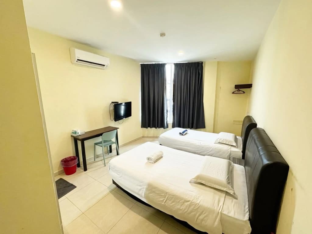 OYO 89493 Q Hotel Mentakab - photo 3