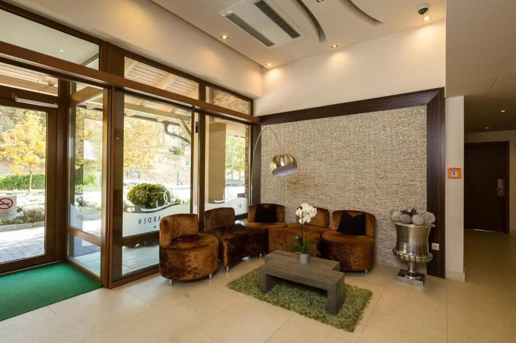 Duna Garden Hotel - photo 2