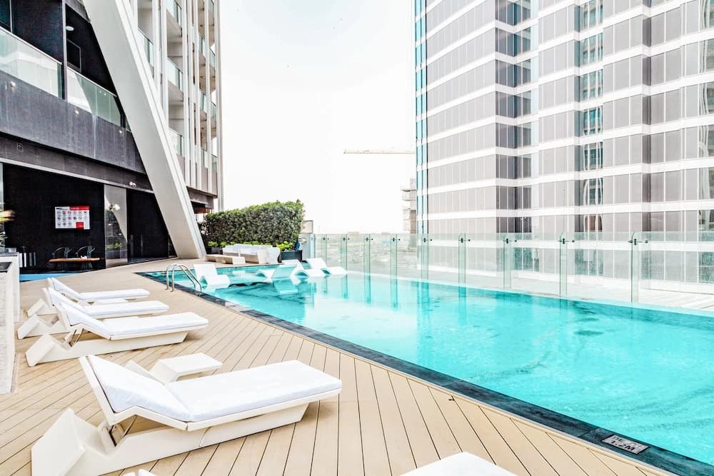 Waves - Chic Studio With Balcony Overlooking City Views - photo 13