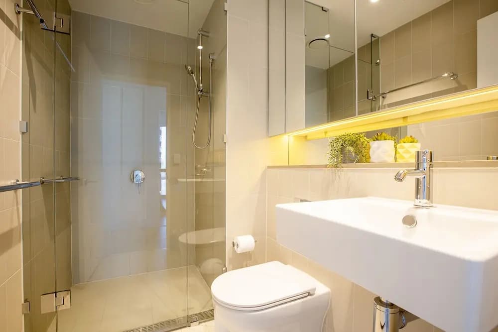 Docklands high level 1 Bedroom Apartment with pool by KozyGuru - photo 4