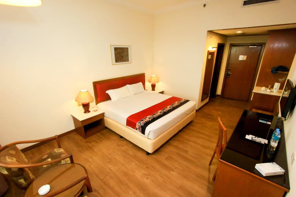 Crystal Crown Hotel Harbour View - photo 3