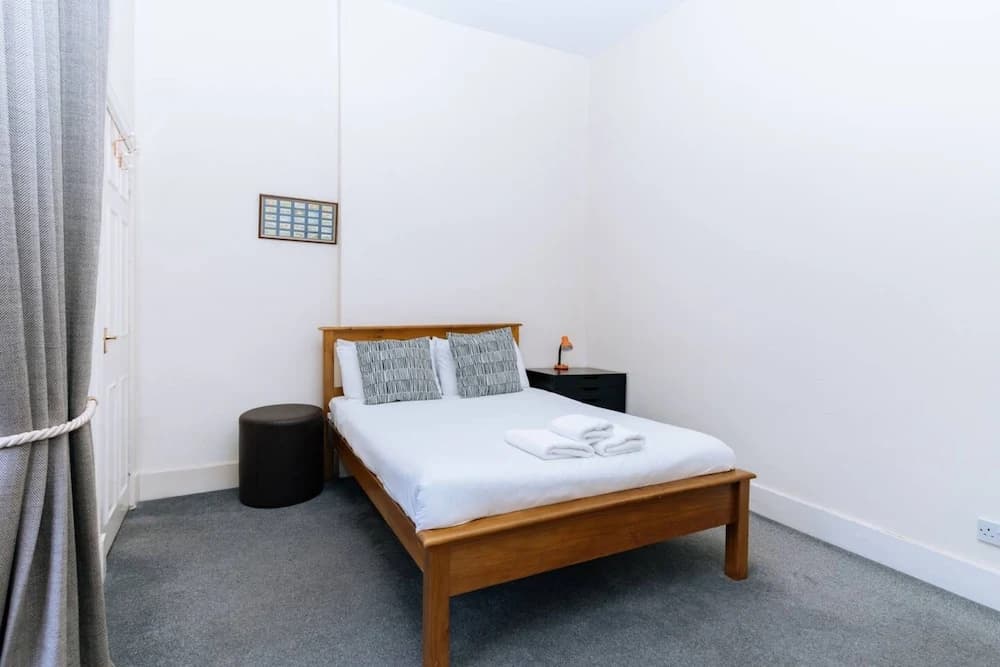 Bright High-ceiling 2BD Flat - Central Edinburgh! - photo 5