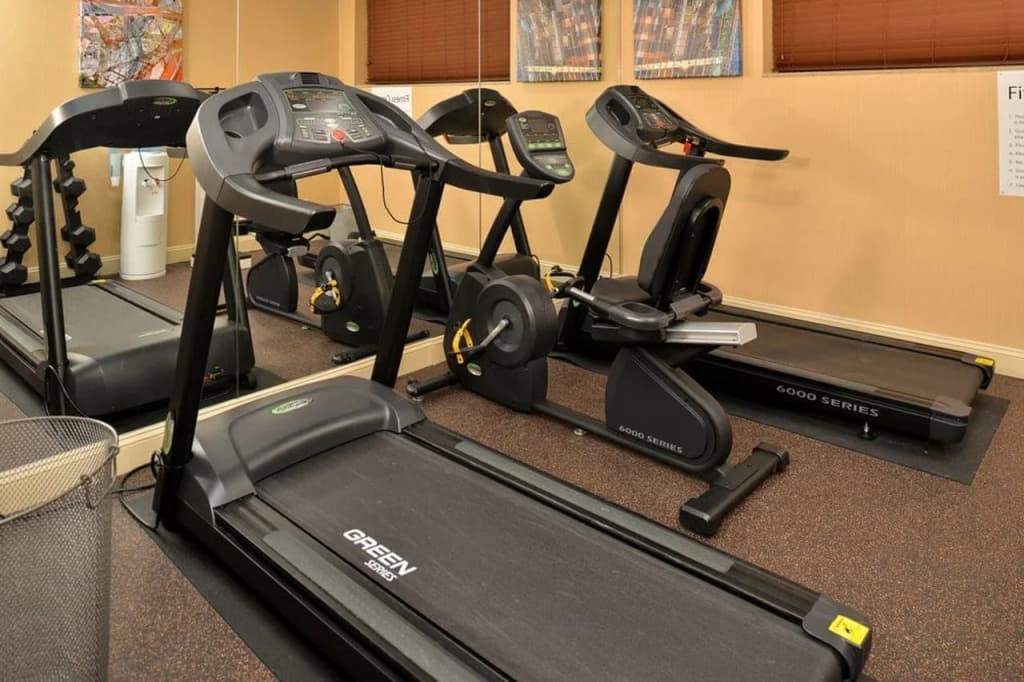 Holiday Inn Express Kennedy Airport - photo 16