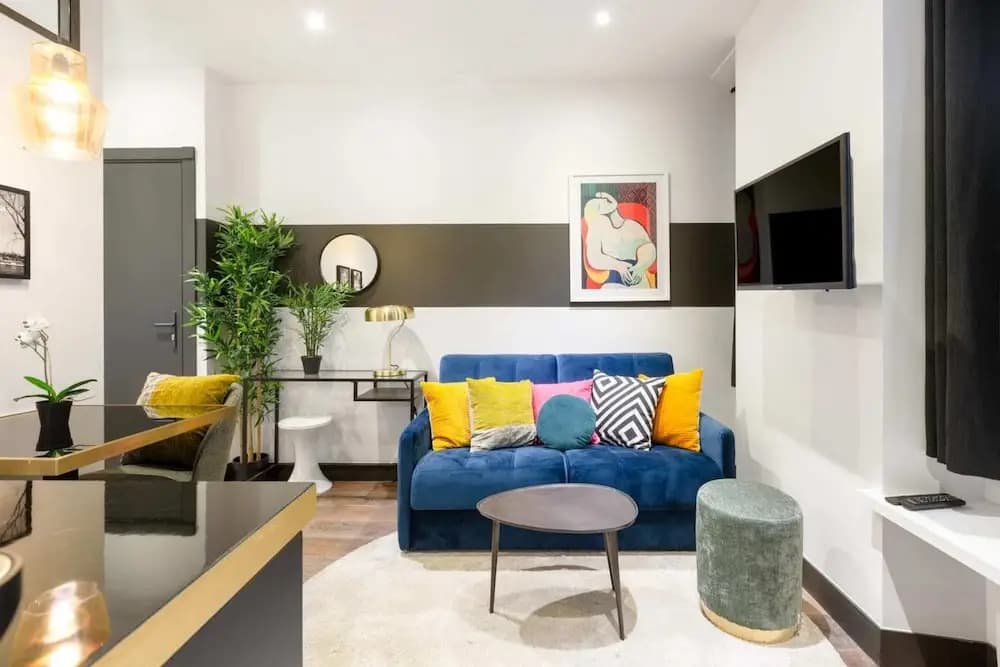 Exquisite Apartment in the Historical 7th District - photo 2