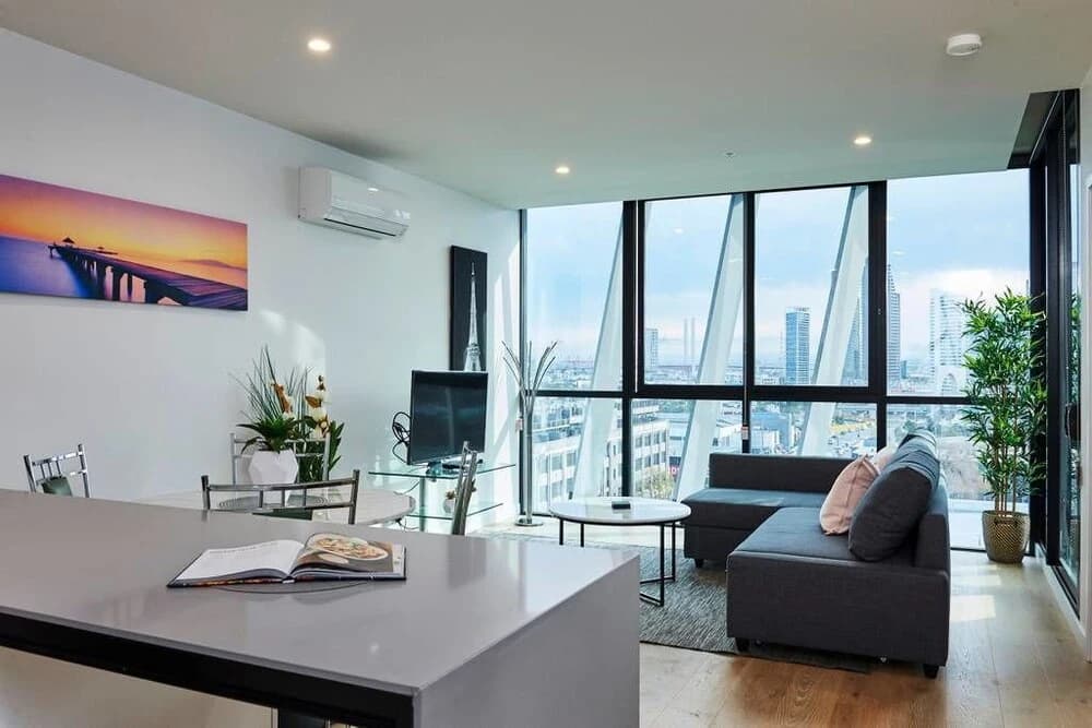Panoramic Melbourne Views from Stylish Apartment - photo 5