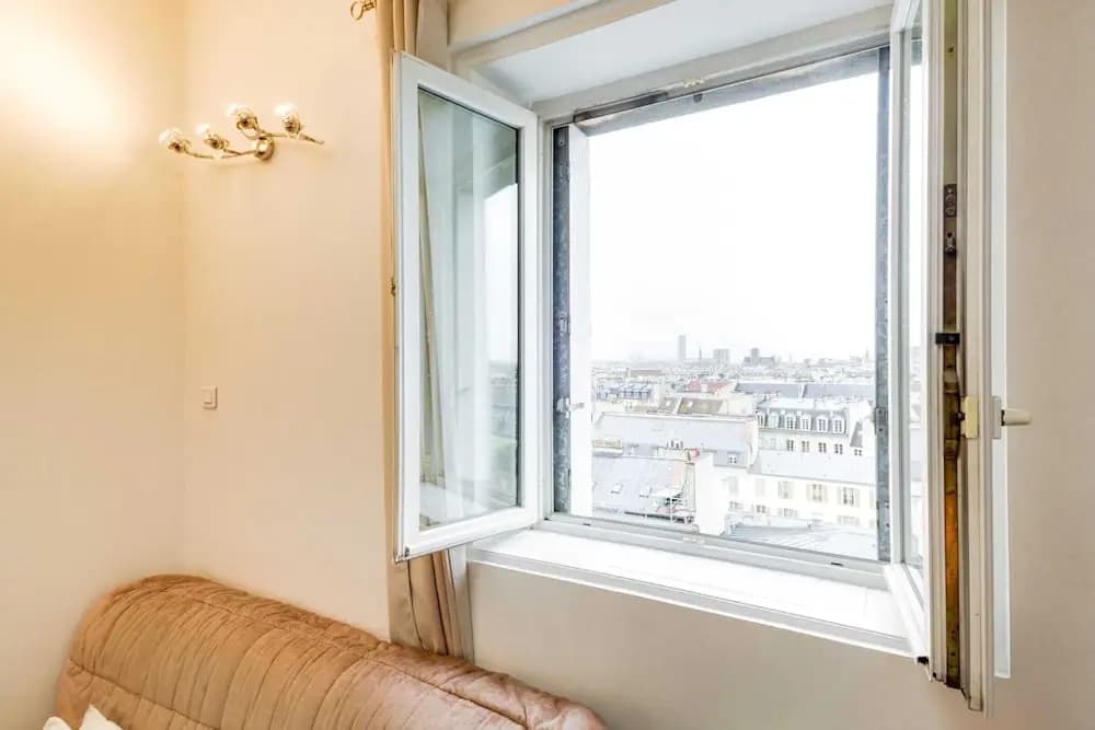 Book-lovers Abode in the 4th Arrondissement - main photo