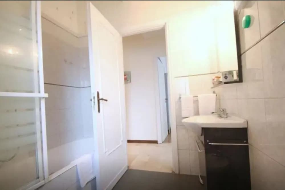 Robi's 1 Bed in Superb Location! - photo 7