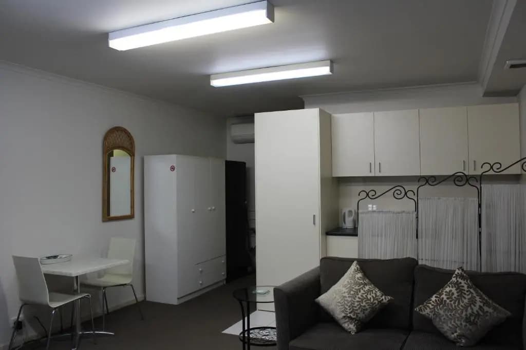 Box Hill Studio Apartment 2 - photo 5