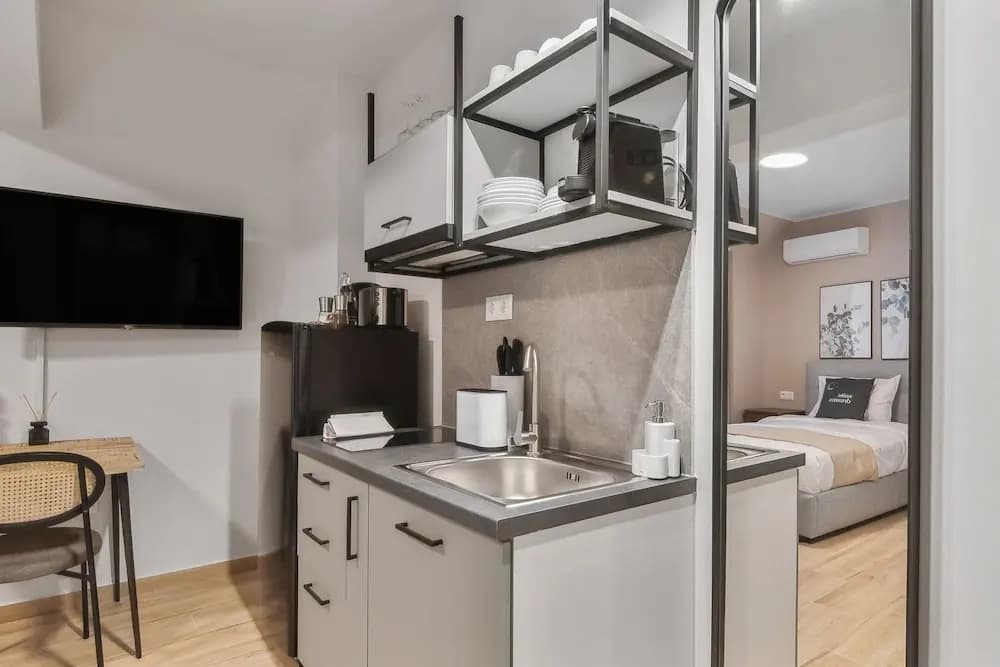Limehome Athens Solonos City Center - photo 17