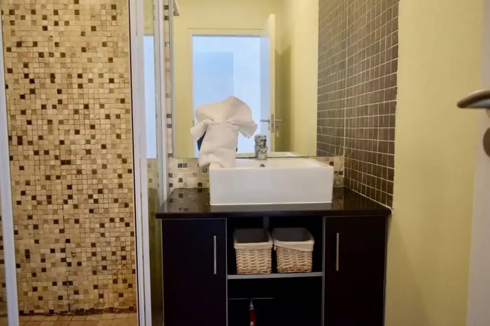 1 Bedroom Flat Apartment - photo 4
