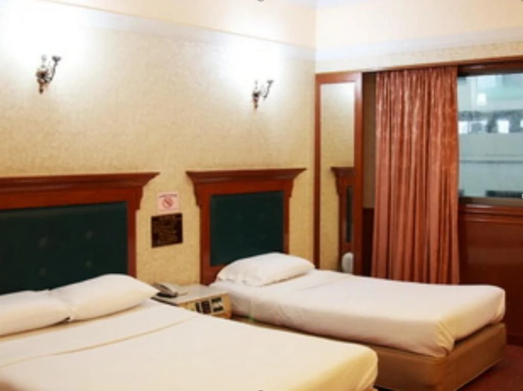 Pradipat Hotel - photo 3