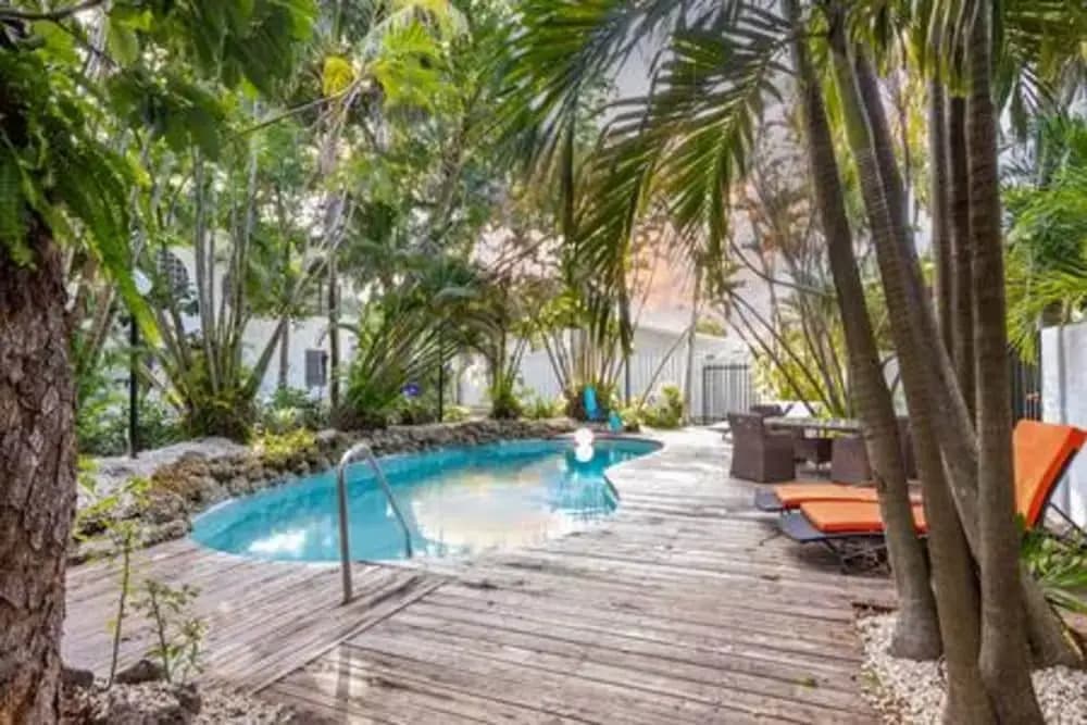 1720 Wa Kee 1B 4 Queen Beds Sleep 8 Pool Parking Wi-fi Patio - photo 9