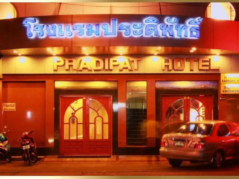 Pradipat Hotel - photo 1