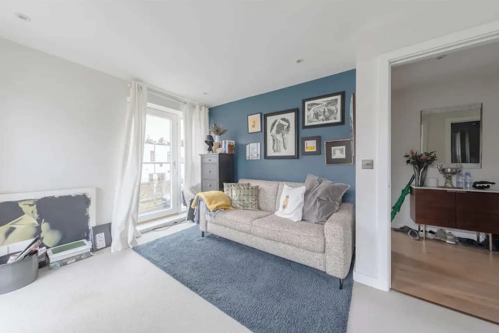 Sleek & Spacious 2BD Flat - Clapham - photo 3